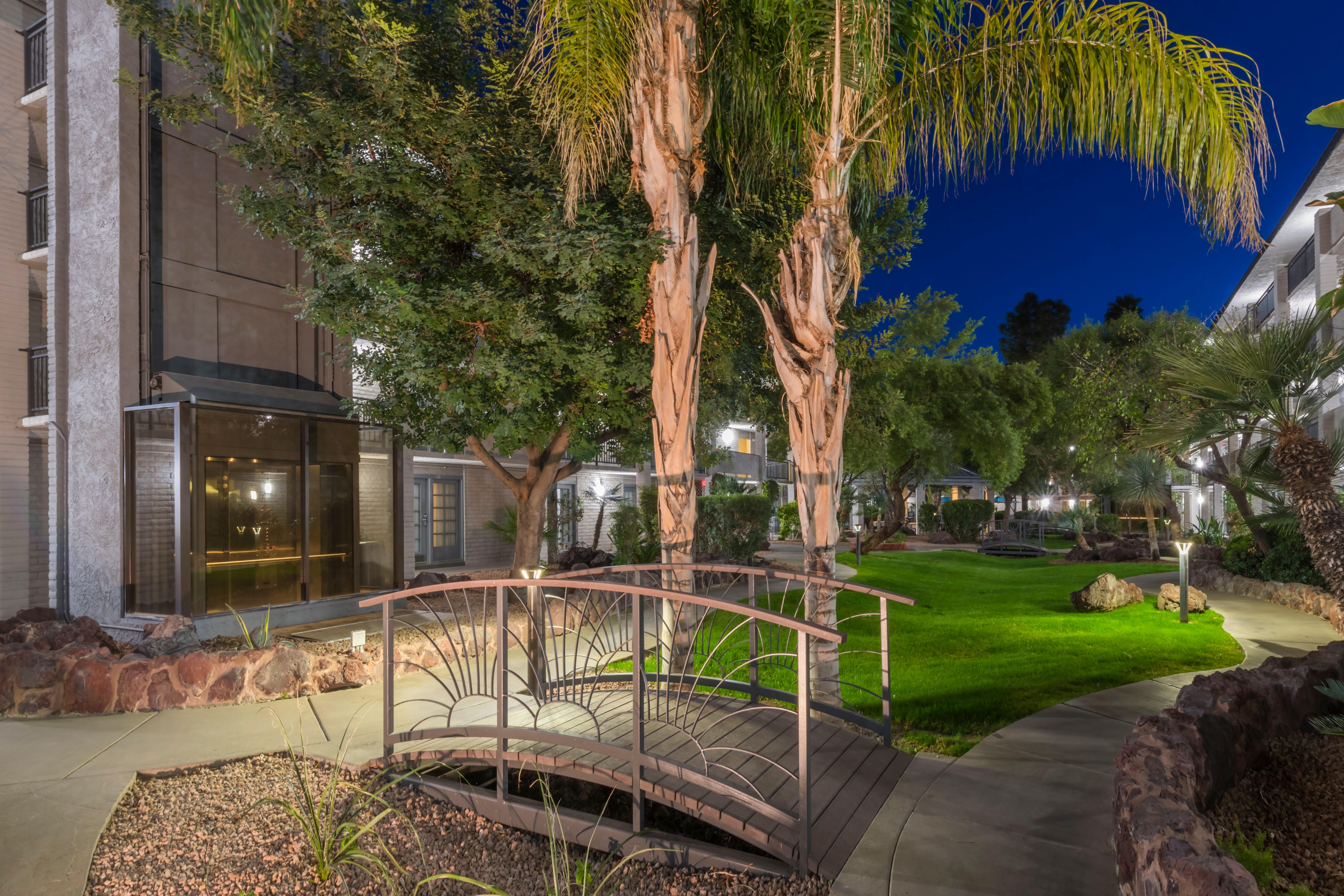 Holiday Inn And Suites Phoenix Airport North By Ihg Екстериор снимка