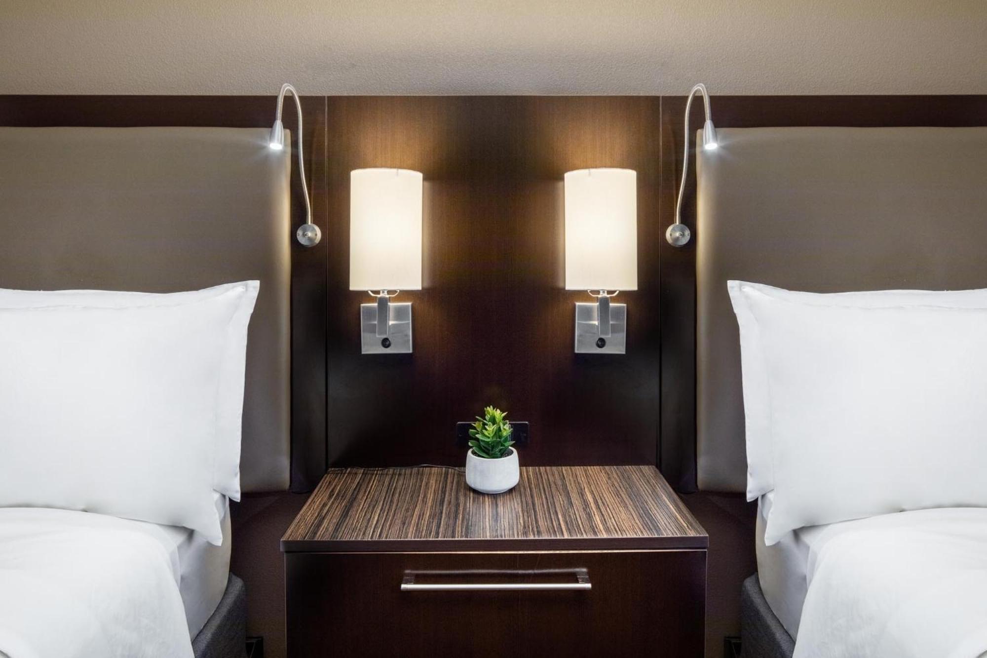 Holiday Inn And Suites Phoenix Airport North By Ihg Екстериор снимка