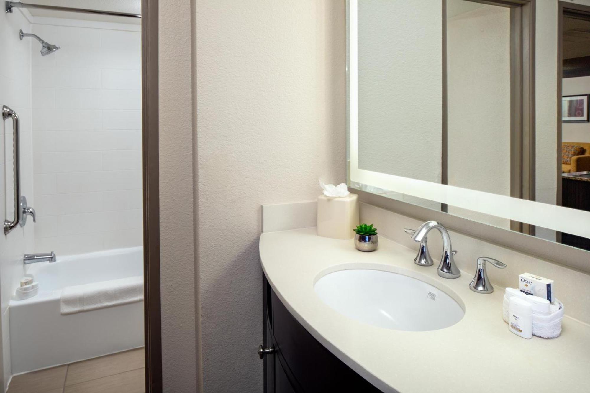 Holiday Inn And Suites Phoenix Airport North By Ihg Екстериор снимка