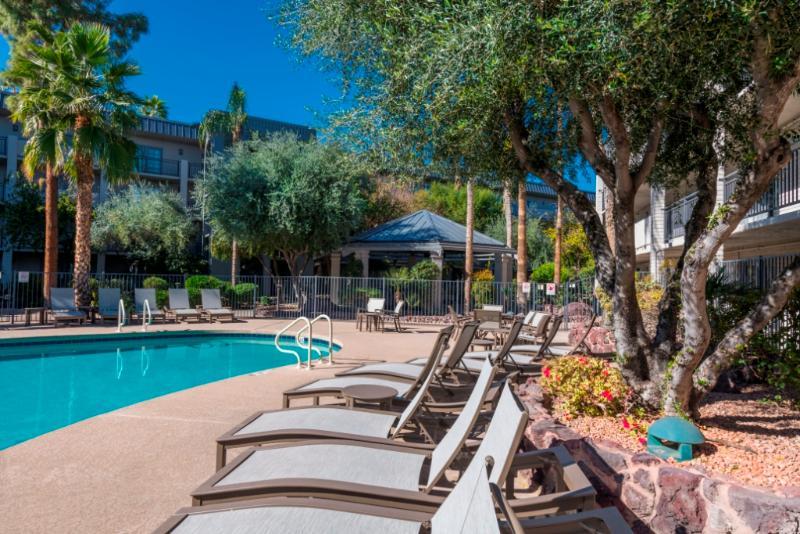 Holiday Inn And Suites Phoenix Airport North By Ihg Екстериор снимка